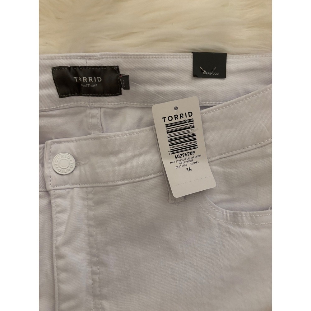 Torrid White Denim Mini Skirt Size 14 NWT Stretch Optic White Classic - Picture 2 of 7